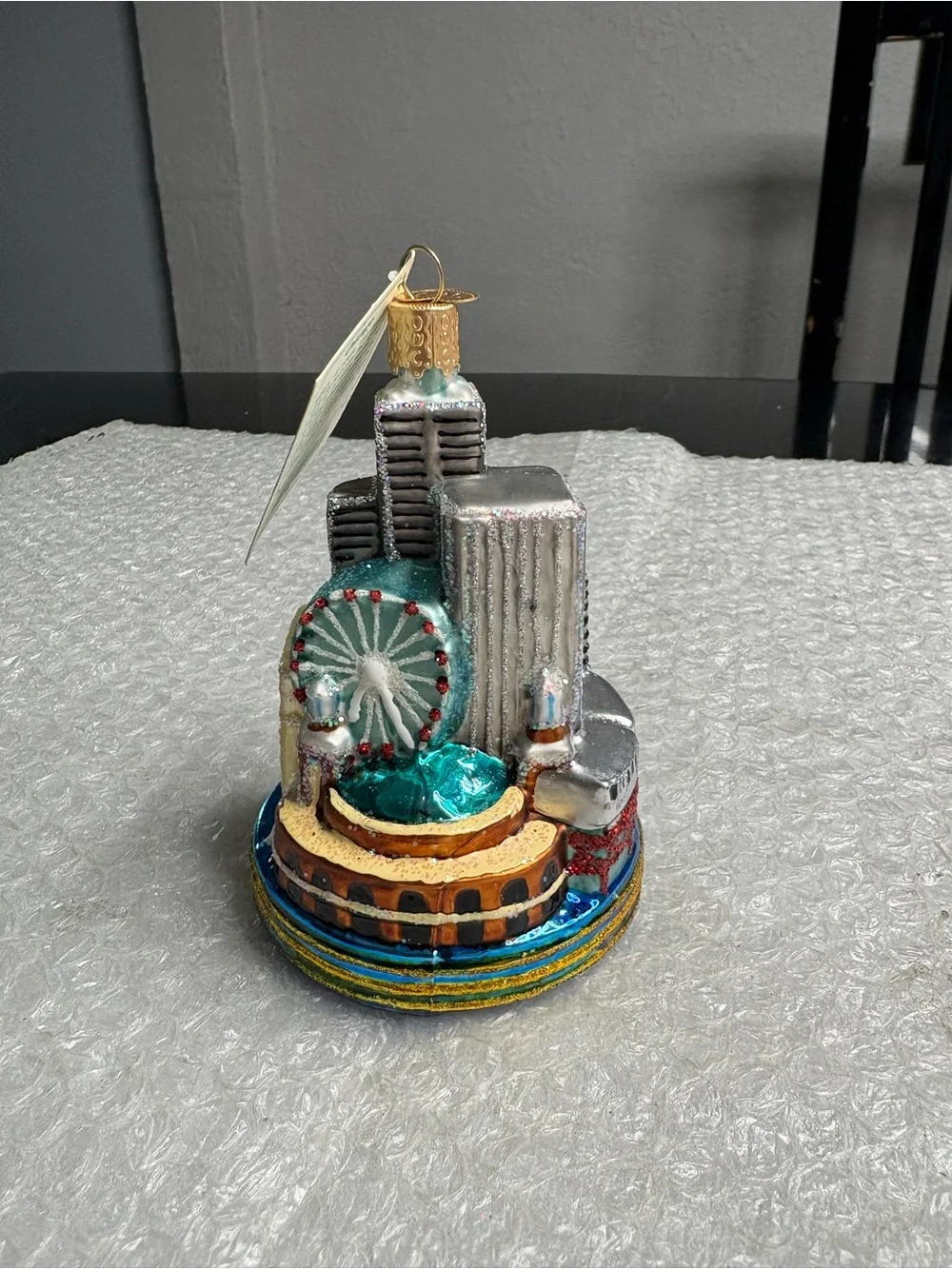 Old World Christmas glass blown ornament featuring Chicago landmarks